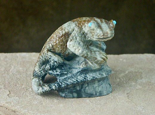 Zuni Hand-carved Lizard Fetish